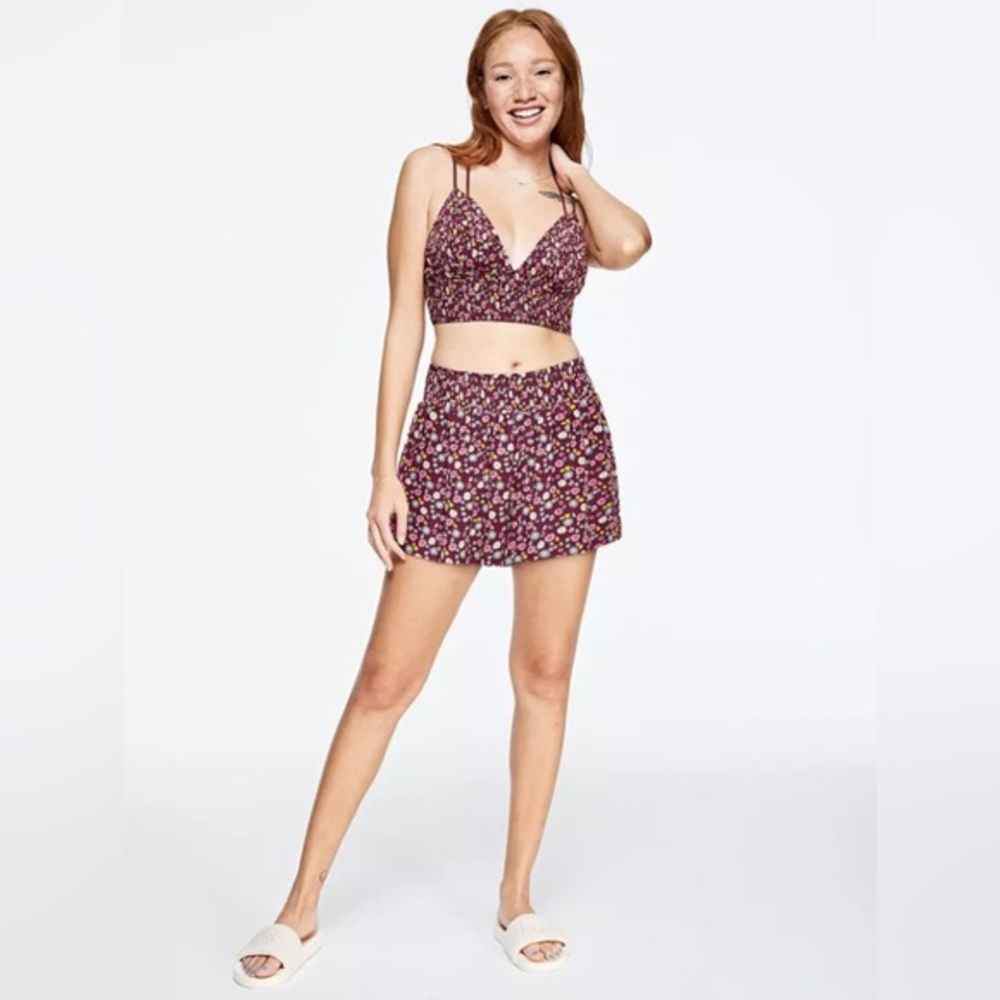 Pink Victoria’s Secret Smocked Floral Shorts NWT Women’s Size - M